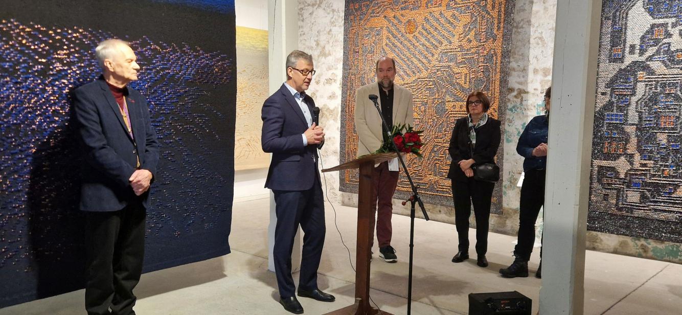 Tekstilmākslinieka Egila Rozenberga personālizstādes &ldquo;Laika zīmes&rdquo; atklā&scaron;ana Misisipi ielejas Tekstilmākslas muzejā Almontē, Kanāda. 18.01.2025. Publicitātes foto