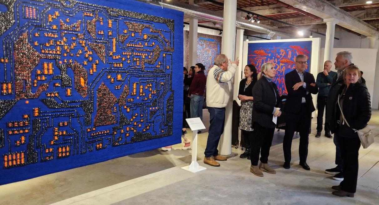 Tekstilmākslinieka Egila Rozenberga personālizstādes &ldquo;Laika zīmes&rdquo; atklā&scaron;ana Misisipi ielejas Tekstilmākslas muzejā Almontē, Kanāda. 18.01.2025. Publicitātes foto