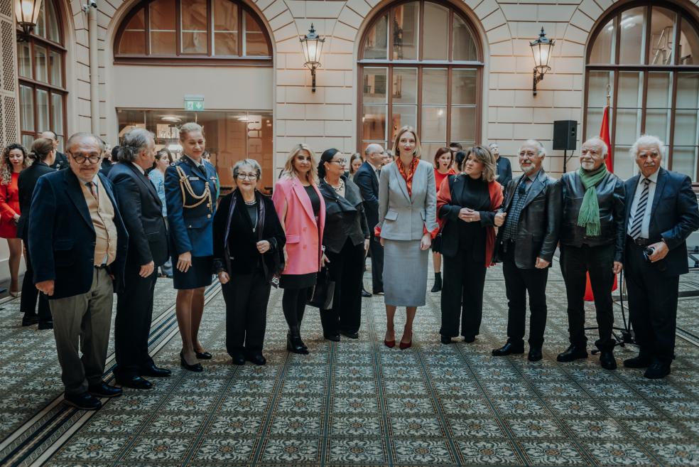 Group photo of participants and guests of the exhibition “Anatolia in Contemporary Turkish Art.”