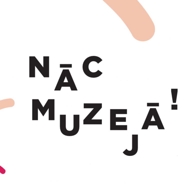 Grafisks plakāts ar uzrakstu “Nāc muzejā!” melniem burtiem uz balta fona ar krāsainiem dekoratīviem akcentiem.