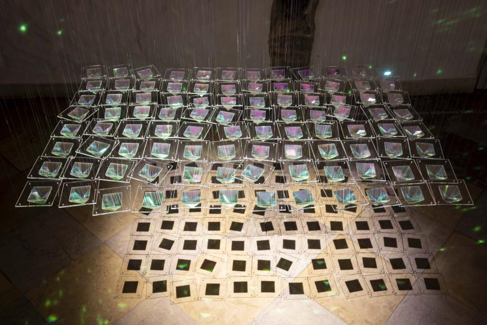 Skats no Baltijas mūsdienu stikla mākslas izstādes &ldquo;Slāņi&rdquo; Dekoratīvās mākslas un dizaina muzejā. 2025. Foto: Didzis Grodzs