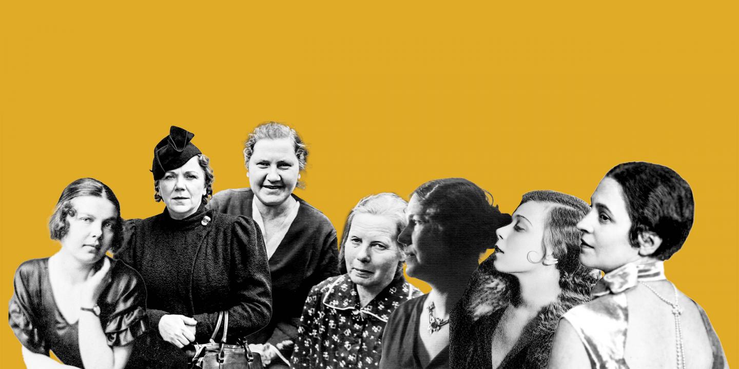 Uz spilgti dzeltena fona rindā izkārtoti melnbalti dažādu laikmetu sieviešu portreti, attēlojot atšķirīgus stilus un pozas.