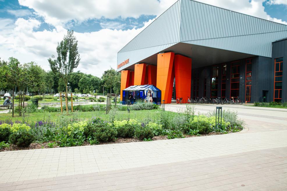 Publicitātes foto.&nbsp;"KALVE Kiosk" Muzeju krātuves pagalmā, Pulka ielā 8