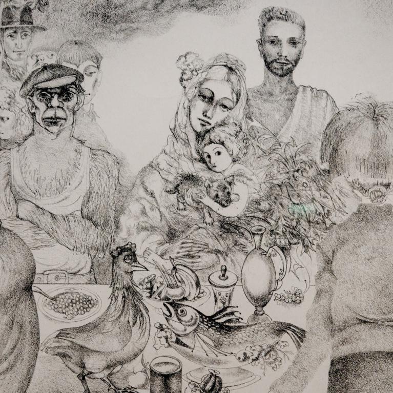 Melnbalts zīmējums ar stilizētu cilvēku grupu ap galdu ar ēdieniem, kur redzami dažādu vecumu tēli, bērns un dekoratīvi dzīvnieku motīvi.