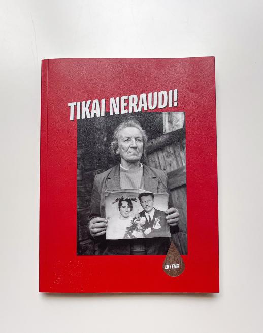 Izstādes &ldquo;Tikai neraudi! Feministiskie skatījumi Latvijas mākslā: 1965&ndash;2023&rdquo; katalogs. Dizains: Anna Ceipe, Zane Putniņa. 2023. Foto: Estere Rožkalne