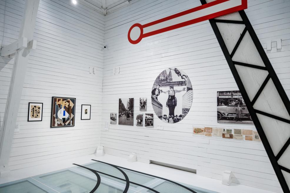 Skats no izstādes&nbsp;&ldquo;Ielu maldos: pilsēta latvie&scaron;u modernistu vērojumā&rdquo;. Foto: Kaspars Teilāns