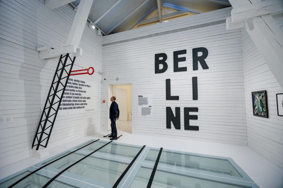 Skats no izstādes&nbsp;&ldquo;Ielu maldos: pilsēta latvie&scaron;u modernistu vērojumā&rdquo;. Foto: Kaspars Teilāns