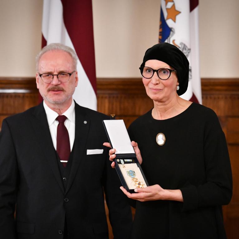 Ar Triju Zvaigžņu ordeni apbalvota LNMM kolekciju un zinātniskās izpētes nodaļas vadītāja, glezniecības kolekcijas glabātāja Dr. art. Aija Brasliņa