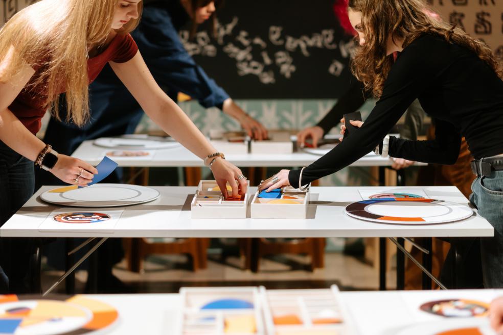 Nodarbība &ldquo;Darbnīca &ldquo;Baltars&rdquo; un mūsdienu dizains&rdquo; Dekoratīvās mākslas un dizaina muzejā. 2025. Foto: Kristiāna Zelča