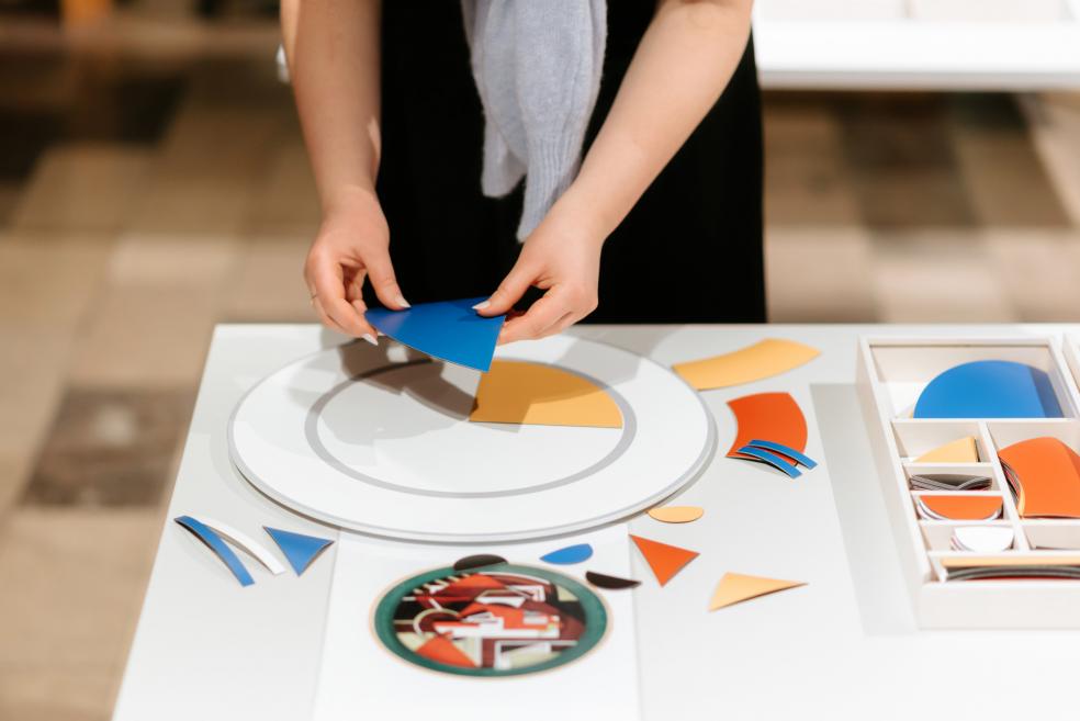 Nodarbība &ldquo;Darbnīca &ldquo;Baltars&rdquo; un mūsdienu dizains&rdquo; Dekoratīvās mākslas un dizaina muzejā. 2025. Foto: Kristiāna Zelča