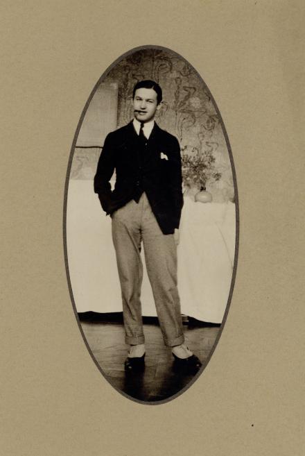 Jāzeps Grosvalds. 1912-1913. Melnbalta fotogrāfija. LNMM kolekcija