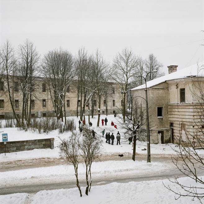 Alnis Stakle. Fotogrāfija no sērijas &ldquo;L.S.D. Living Space Daugavpils / Dzīves telpa Daugavpils&rdquo;. 1998&ndash;2006. Arhīva papīrs, tintes pigmenta druka, autora kopija (4/12). LNMM kolekcija. Publicitātes foto