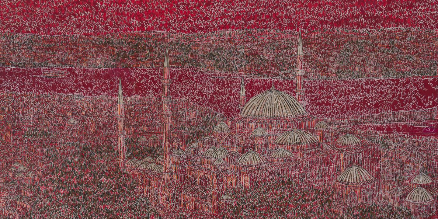 Glezna ar sarkanā toņos attēlotu pilsētas panorāmu ar kupoliem un minaretiem, kas rada kustības un gaismas iespaidu.