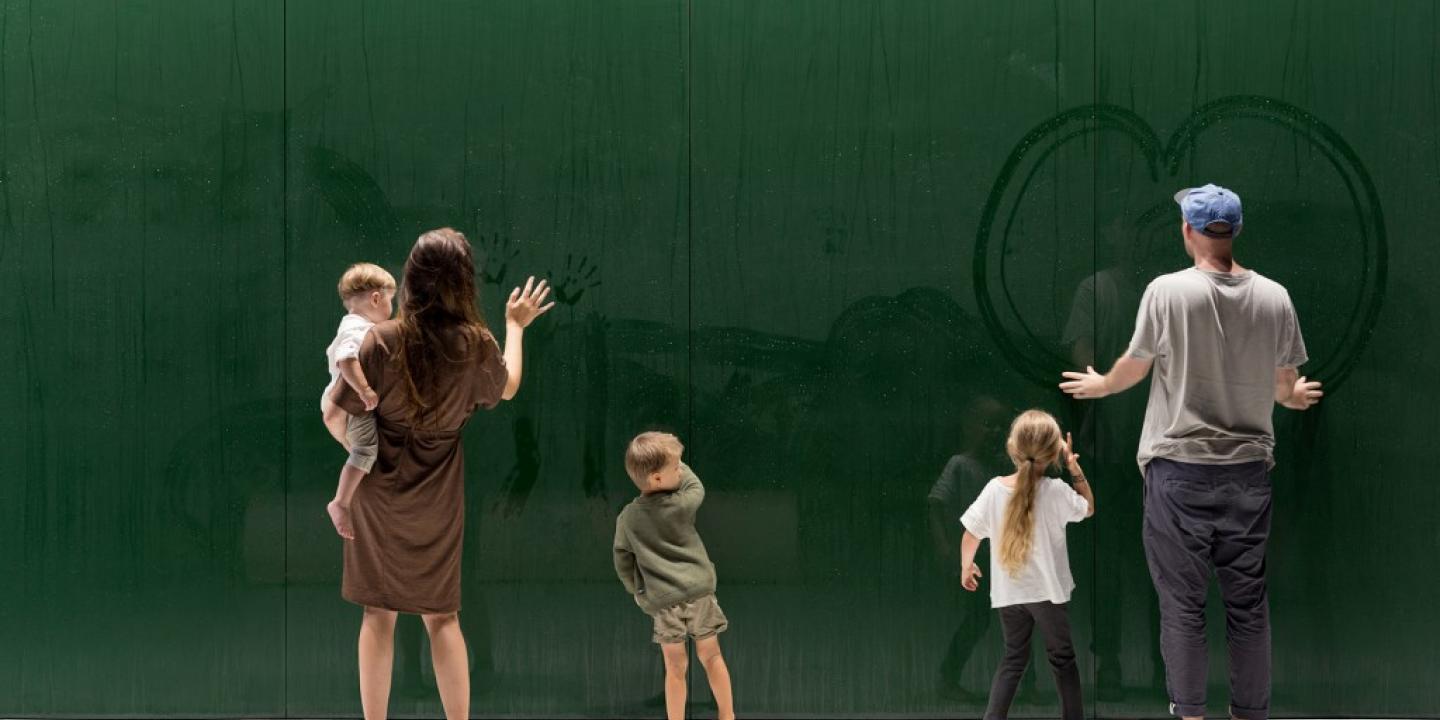 Artūrs Analts. Interaktīva instalācija &ldquo;Matter to Matter&rdquo;. 2018. Latvijas ekspozīcija Londonas Dizaina biennālē. Foto: Pēteris Vīksna