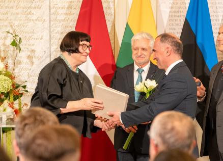 Māra Lāce saņēmusi Baltijas Asamblejas medaļu par ieguldījumu Baltijas valstu muzeju kultūras attīstībā