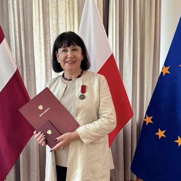 Presentation of the Bene Merito 2024 medal of honor to Inese Baranovska. Publicity photo.