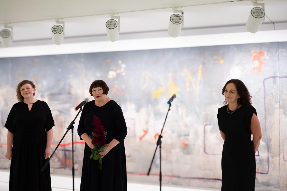 The director of the museum at the opening ceremony of the exhibition.