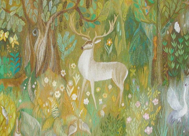 Rūdolfa Heimrāta gobelēns “Mūsu mežs” (1976) ar stirnu, putniem un augiem stilizētā meža ainā.