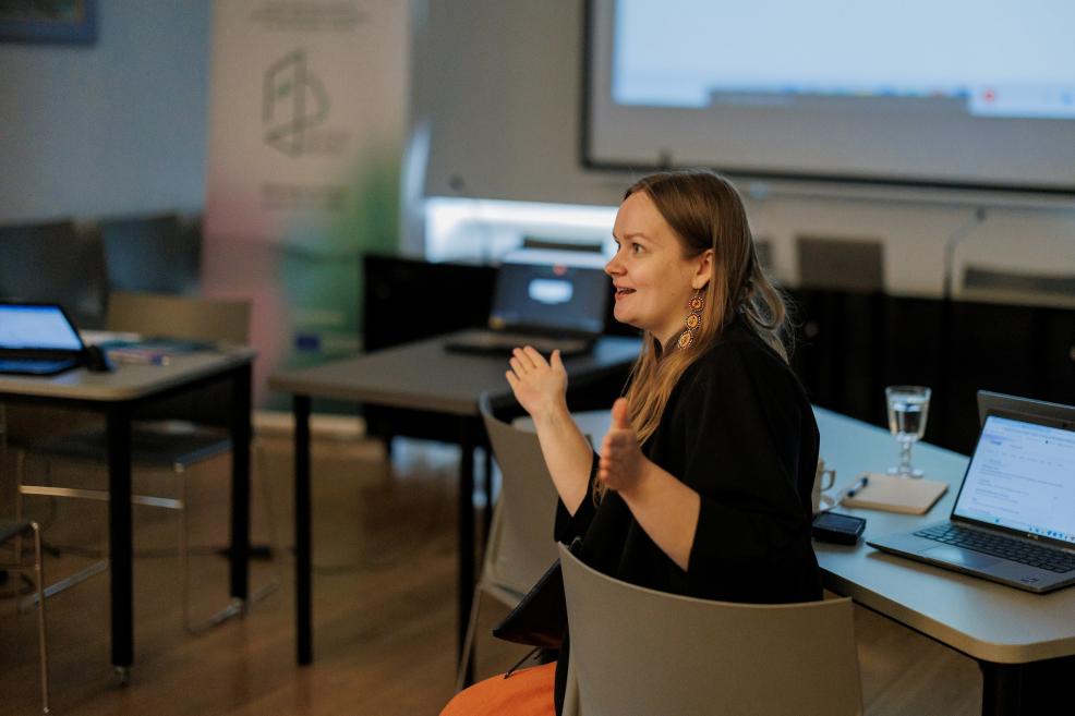 Projekta dalībnieki turpina darbu pie projekta izstrādes. Foto: Kaspars Teilāns