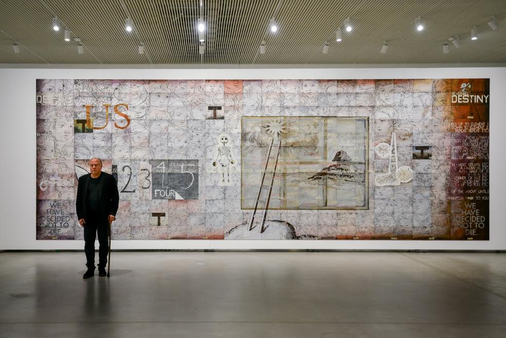 Imants Tillers savā personālizstādē &ldquo;Ceļojums uz nekurieni&rdquo; (2018)