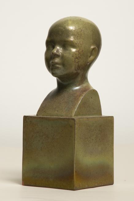 Teodors Zaļkalns. Niece Āra. 1934.&nbsp;Glazed teracotta.&nbsp;LNMA collection