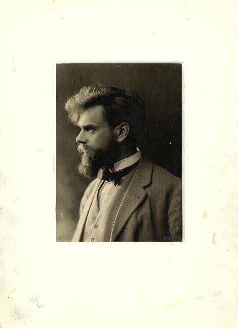 Nezināms autors.&nbsp;Teodors Zaļkalns Itālijā. 1908. Kartons, fotopapīrs.&nbsp;LNMM kolekcija