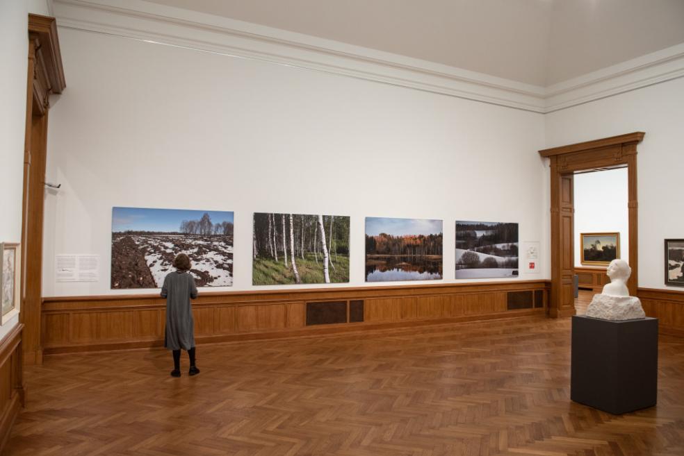 Kristapa Kalna fotogrāfiju grupa &ldquo;Prototips&rdquo; Latvijas Nacionālā mākslas muzeja 3. stāva pastāvīgajā ekspozīcijā. Foto: Valters Lācis