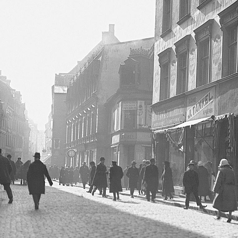 Kaļķu Street. Early 1920s. Vilis Rīdzenieks. Glass plate negative. Museum of the History of Riga and Navigation