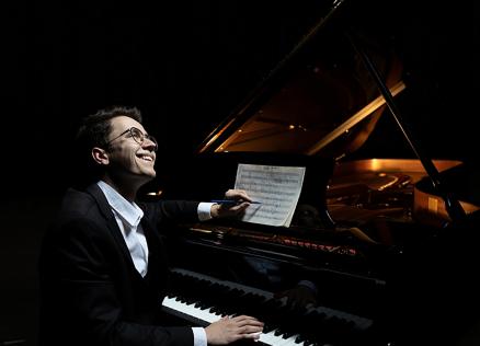 Italian Melodies in the Atrium: Pianist Matīss Žilinskis