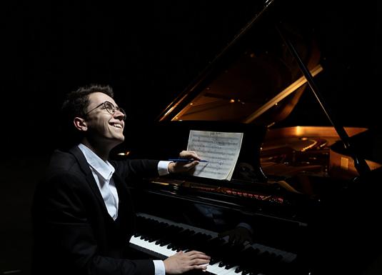 Italian Melodies in the Atrium: Pianist Matīss Žilinskis