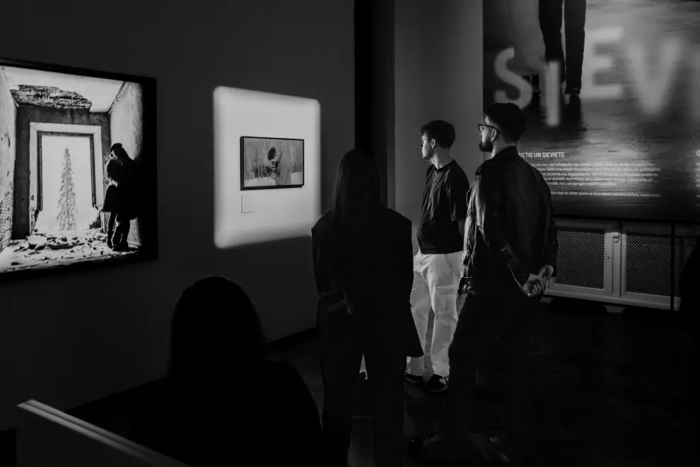 Black and white image with visitors at the opening of the exhibition.