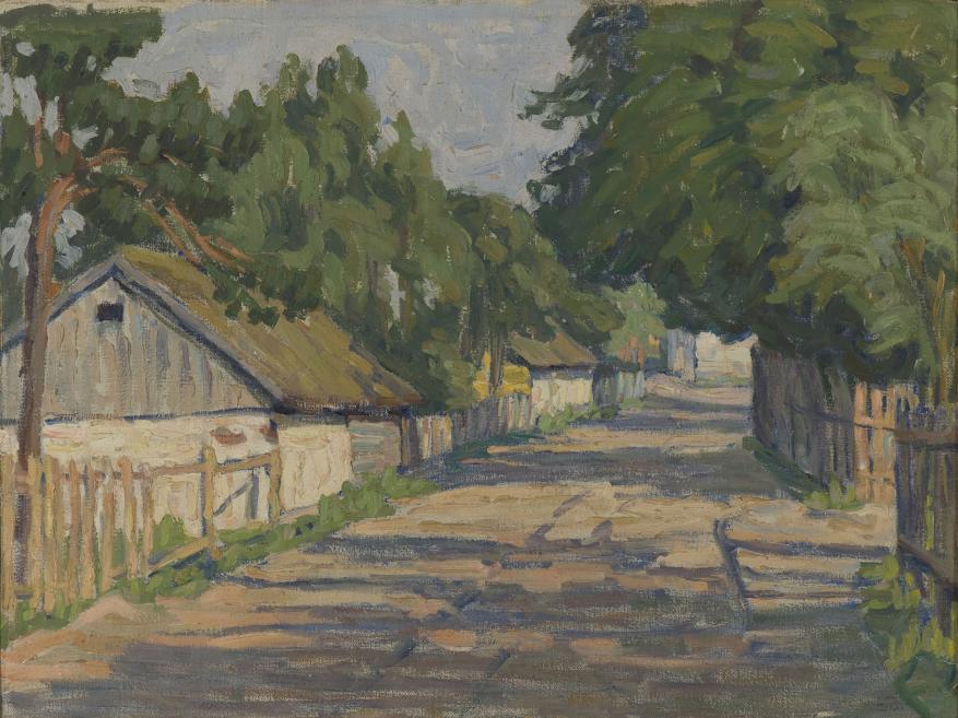 Glezna ar klusu ciema ieliņu, koka žogiem un mājām, ko ieskauj zaļi koki, ap 1910. gadiem.