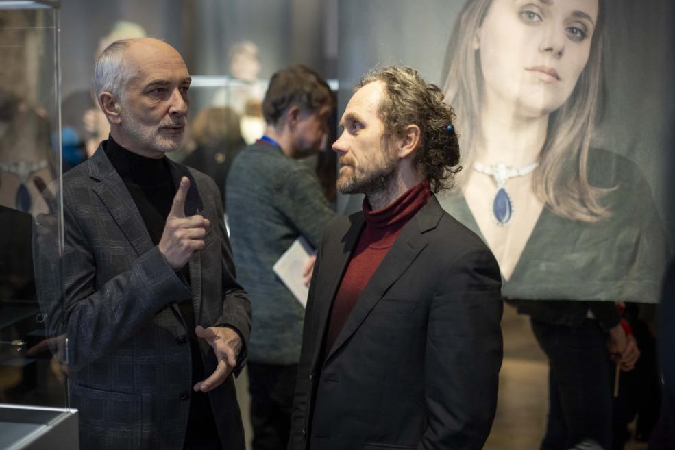 Men talking at a jewelry show