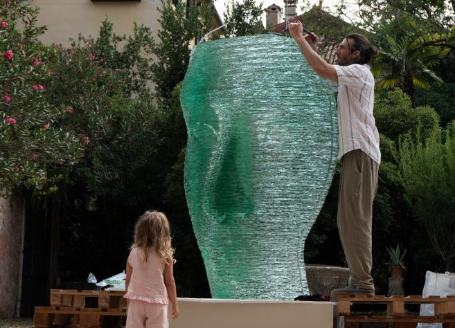 Ernests Vītiņš’s Nefertiti exhibited at GLASSTRESS 2026 in Venice