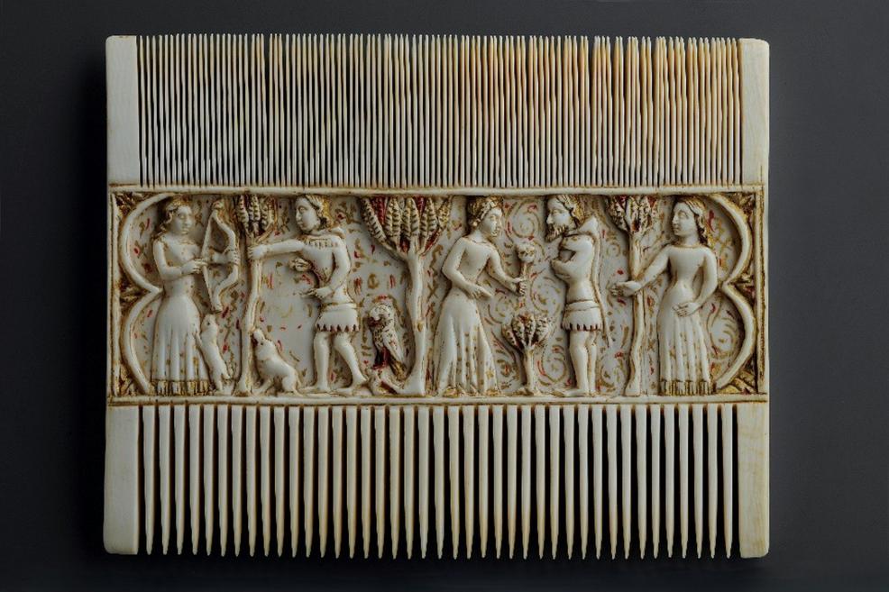 Secular scenes on an ivory comb. Milan or Venice, 14th century. Painted and gilded ivory. Palazzo Madama collection, Turin, Italy. Photo: Palazzo Madama, Museo Civico d&rsquo;Arte Antica. Courtesy Fondazione Torino Musei