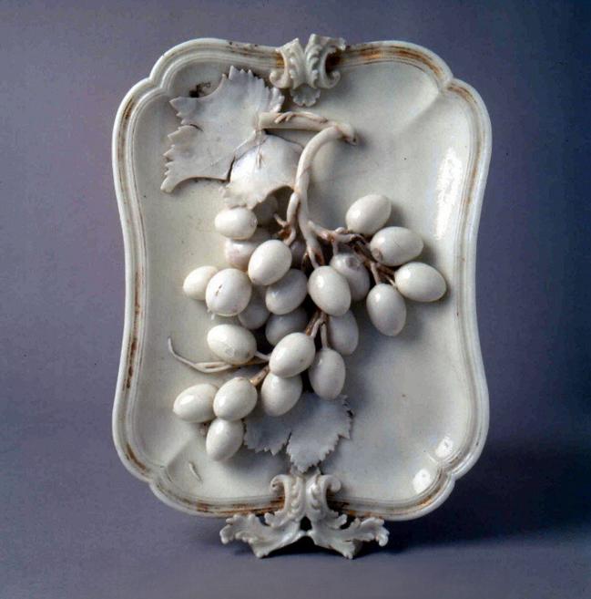 Tray with a grape cluster in relief. Naples, la Real Fabbrica di Porcellane di Capodimonte, ca. 1750. Porcelain. Palazzo Madama collection, Turin, Italy. Photo: Palazzo Madama, Museo Civico d&rsquo;Arte Antica. Courtesy Fondazione Torino Musei