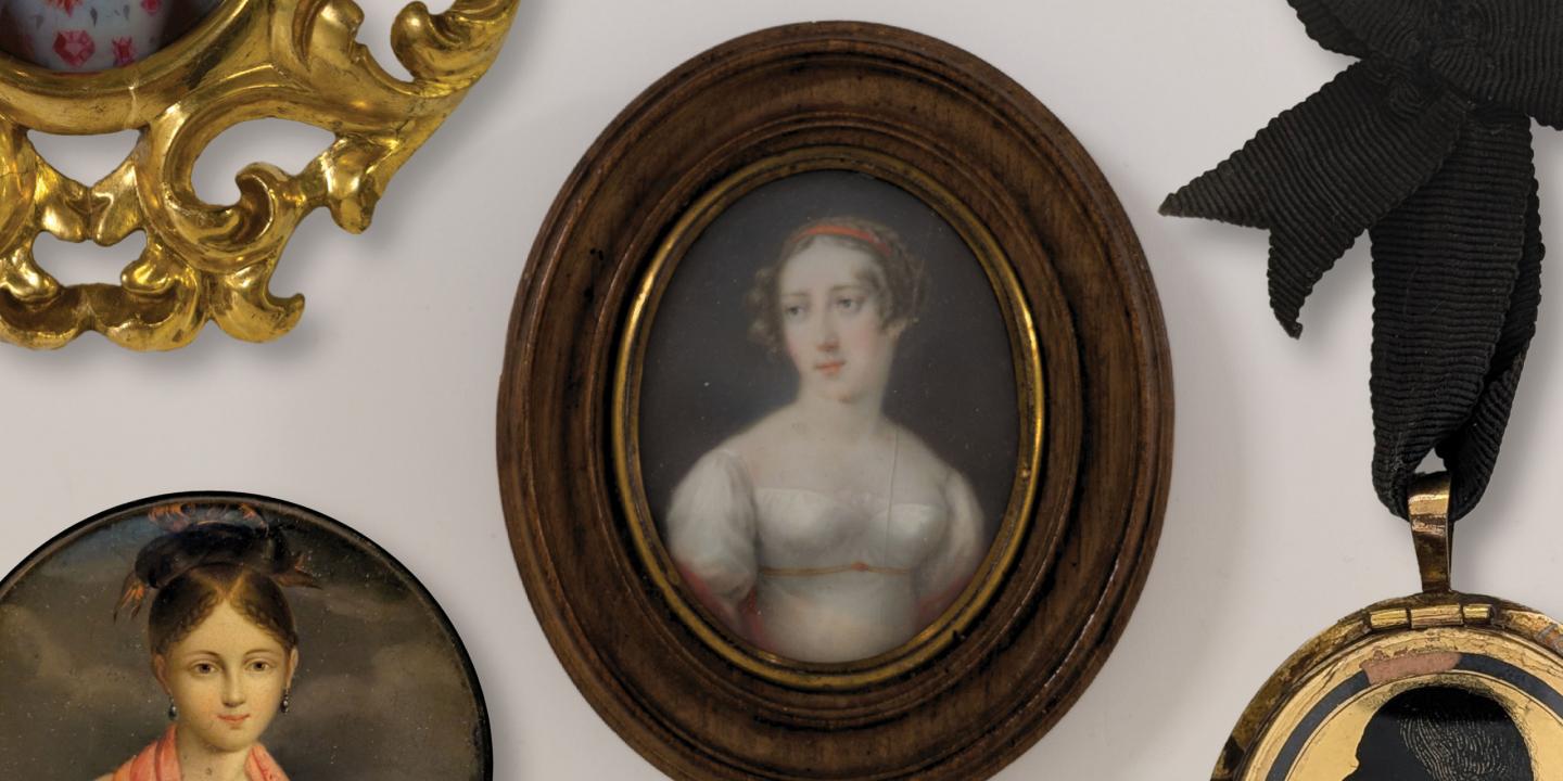 Vairāku portretu miniatūru izvietojums, tostarp ovāls sievietes portrets koka rāmī un citas dekoratīvas miniatūras ap to.