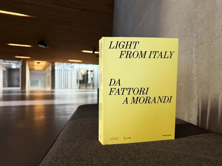 Izstādes &ldquo;Itālijas gaisma: no Fatori līdz Morandi&rdquo; katalogs. 2025. Dizains: SMV &ndash; Studio Moretti Visani (Itālija). Foto: Estere Rožkalne