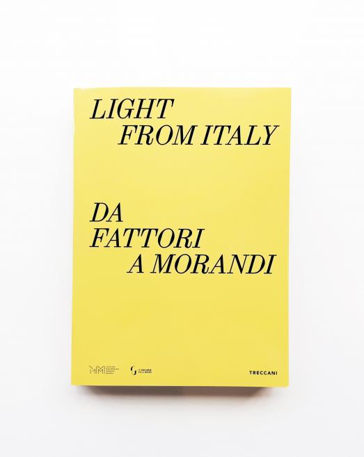 Izstādes &ldquo;Itālijas gaisma: no Fatori līdz Morandi&rdquo; katalogs. 2025. Dizains: SMV &ndash; Studio Moretti Visani (Itālija). Foto: Estere Rožkalne