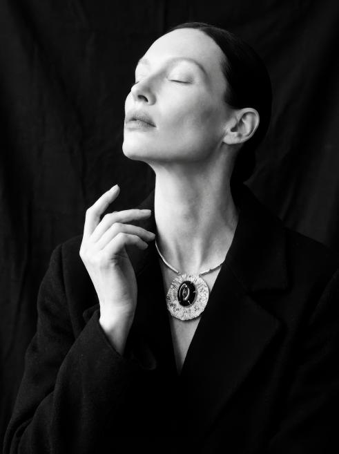 Māris &Scaron;ustiņ&scaron;. Bez nosaukuma. Kaklarota. 2026. Autora īpa&scaron;ums. Foto: Ērika Rudika