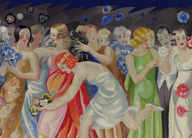 Krāsainā gleznā redzama stilizētu sieviešu grupa elegantās kleitās ar ziediem un dekoratīviem motīviem tumšā fonā.