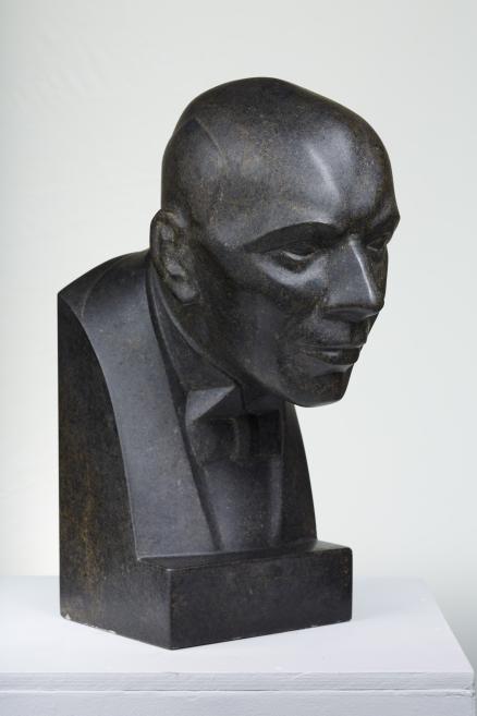 Burkards Dzenis.&nbsp;Rakstnieka A. Austriņa portrets. Veidots 1922 / pabeigts granītā 1935.&nbsp;Granīts. LNMM kolekcija