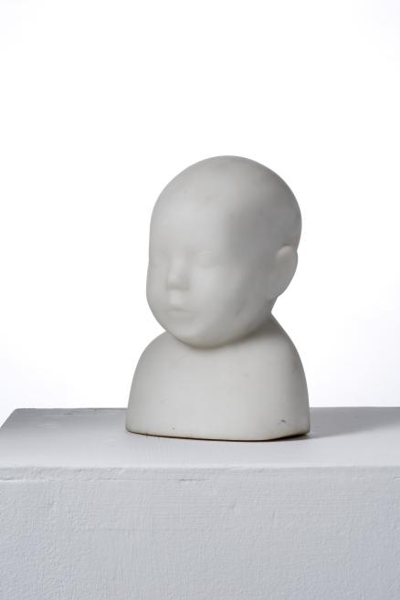 Teodors Zaļkalns. Niece Āra. 1928. Marble. LNMA collection