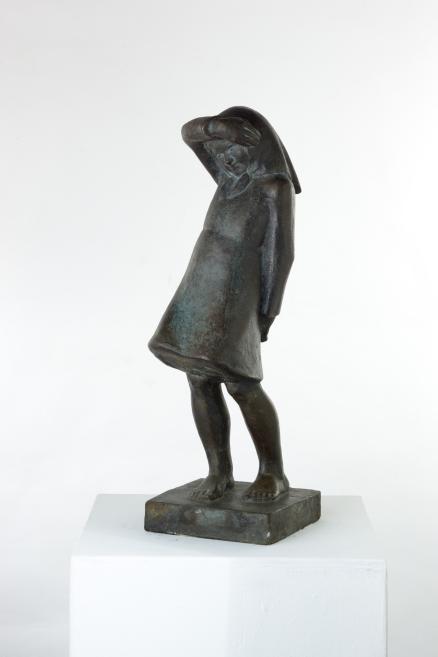 Aleksandra Briede.&nbsp;Meitene &ndash; zvejniece.&nbsp;1938.&nbsp;Bronza.&nbsp;LNMM kolekcija
