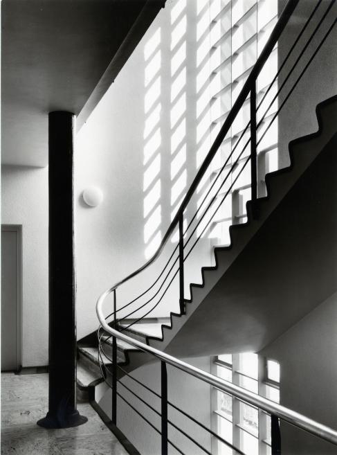 Oto Rūdolfs Zalvisbergs (Otto Rudolf Salvisberg). Roche farmācijas korpuss (Bldg 27, 1938) Bāzelē. Kāpnes. Foto: Roberts &Scaron;prengs (Robert Spreng). Roche arhīvs, Bāzele, &Scaron;veice. Publicitātes foto