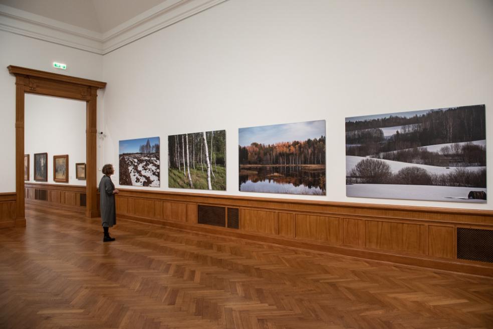 Kristapa Kalna fotogrāfiju grupa &ldquo;Prototips&rdquo; Latvijas Nacionālā mākslas muzeja 3. stāva pastāvīgajā ekspozīcijā. Foto: Valters Lācis