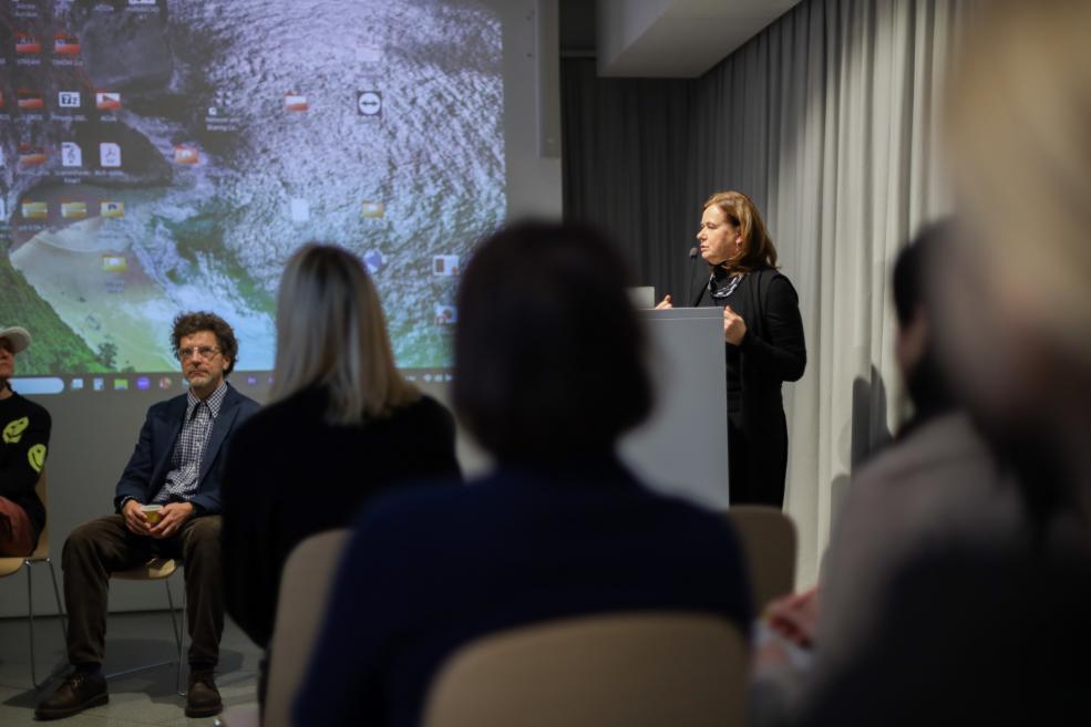 Priek&scaron;lasījumu un diskusijas publicitātes attēls. Foto: Estere Rožkalne