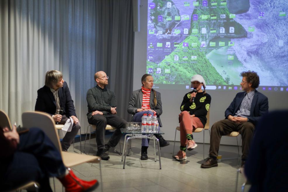 Priek&scaron;lasījumu un diskusijas publicitātes attēls. Foto: Estere Rožkalne