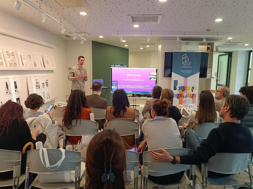 Semināra “Talking Heads” sesija par tehnoloģiju ētisku izmantošanu kultūras jomā.