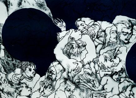 Melnbalta grafika tumši zilā fonā ar blīvu stilizētu cilvēku figūru un seju kompozīciju, kurā tēli savijas dinamiskā, fantāzijai līdzīgā ainā.